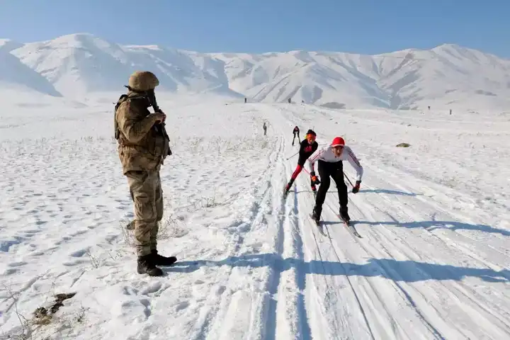 Yüksekova'da Kayaklı Koşu Elemeleri Yüksekova'da Kayaklı Koşu Elemeleri