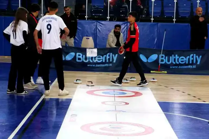 Diyarbakır'da İlk Floor Curling Turnuvası Başladı