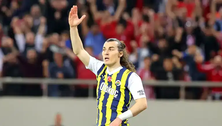 Fenerbahçe'de Söyüncü Sakatlandı! Stoper Krizi Derinleşiyor