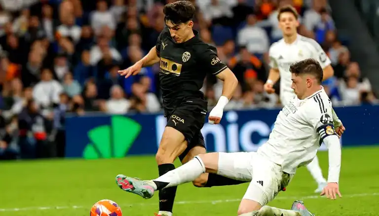 Real Madrid, Valencia'ya Yenildi! Şampiyonluk Hayali Sarsıldı!