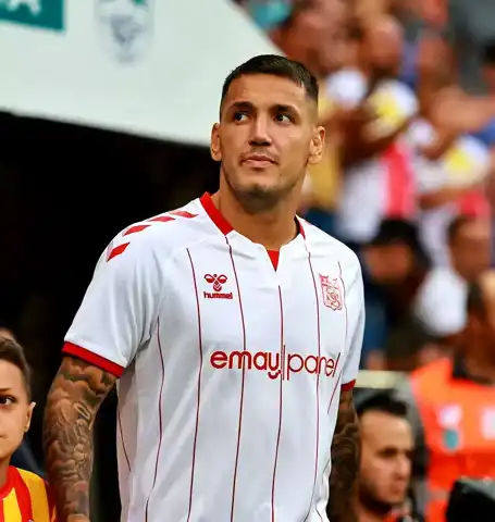 Rey Manaj, Sivasspor'da! 1.5 Yıllık Yeni Sözleşme