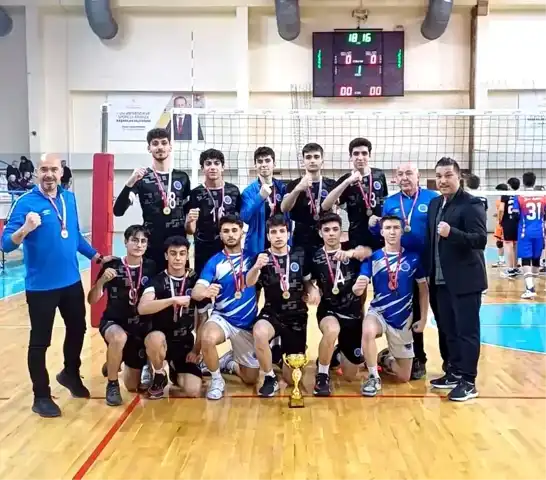 Seyhan Belediyespor, Adana'da Voleybolda Şampiyon!