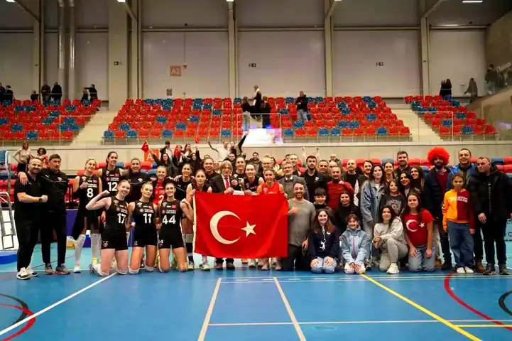 THY Voleybol, CEV Kupası'nda Deplasmanda Göz Kamaştırdı!