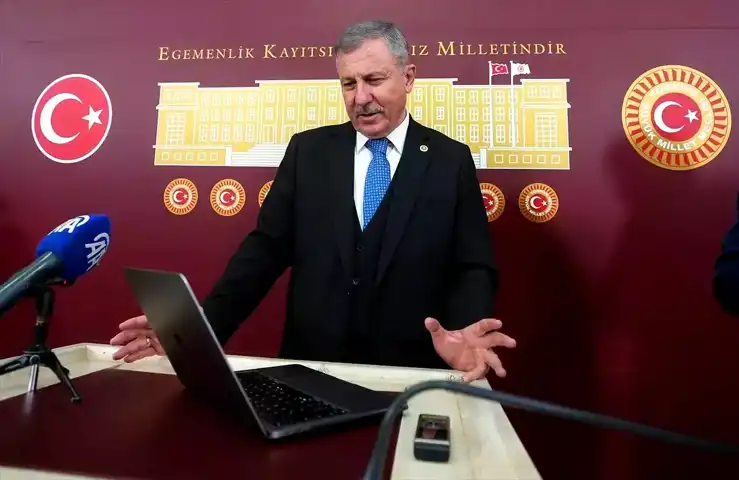 Özdağ, AA'nın 'Yılın Kareleri'ni Seçti